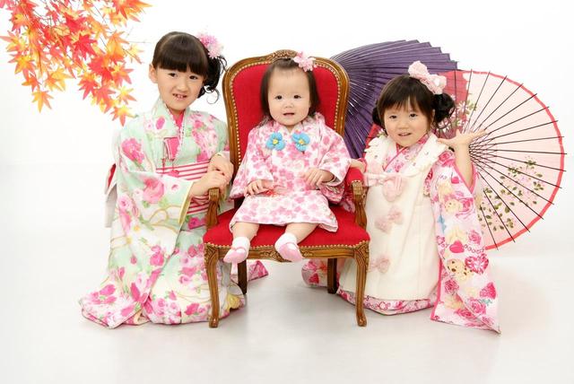 スタジオマリオ札幌西野店 誕生日 入園 七五三 かわいい３姉妹 札幌 西野店 北海道 七五三 お宮参りの記念写真ならスタジオマリオ