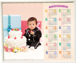 お誕生日撮影のプレゼントは写真つきカレンダーです マリオ札幌元町 札幌 元町店 北海道 七五三 お宮参りの記念写真ならスタジオマリオ