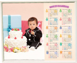 お誕生日撮影のプレゼントは写真つきカレンダーです マリオ札幌元町 札幌 元町店 北海道 七五三 お宮参りの記念写真ならスタジオマリオ