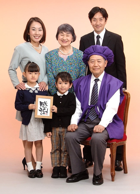還暦 古希のお祝いに記念撮影を 写真スタジオマリオ宇治大久保 宇治 大久保店 京都府 七五三 お宮参りの記念写真ならスタジオマリオ 還暦 古希のお祝いに記念撮影を 写真スタジオマリオ宇治大久保 宇治 大久保店 京都府 七五三 お宮参りの記念写真ならスタジオマリオ