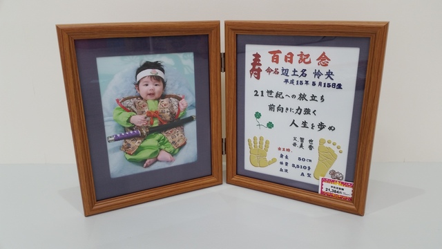 百日撮影☆沖縄でしか作れない限定商品『手形足型額』を紹介♪|沖縄