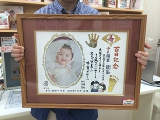 沖縄限定 百日祝いの手形足型額 大変人気です ﾏﾘｵ沖縄 北谷店 沖縄 北谷店 沖縄県 七五三 お宮参りの記念写真ならスタジオマリオ