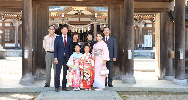 七五三のお参りや写真撮影に祖父母を誘う？迷いがちなポイントを解説