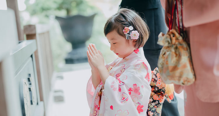 七五三は喪中でもお祝いできる?お参りや写真撮影、年賀状のマナー