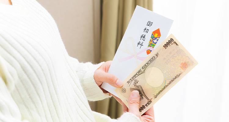 お宮参りにかかるお金を把握しよう 初穂料や関連マナーを詳しく紹介 お宮参りにかかるお金を把握しよう 初穂料や関連マナーを詳しく紹介