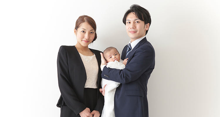 お宮参りにはどんな靴を履く 服装 当日の流れ 思い出の残し方も紹介 お宮参りにはどんな靴を履く 服装 当日の流れ 思い出の残し方も紹介