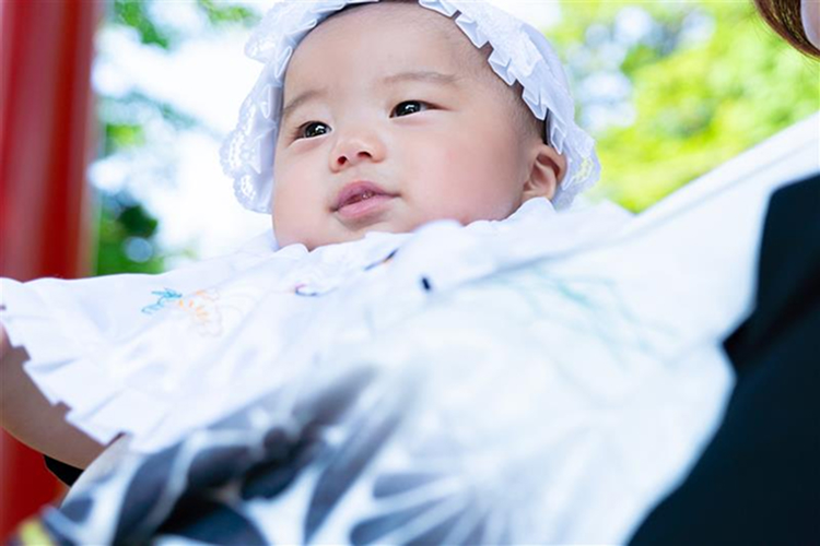 お宮参りの服装：赤ちゃんと両親・祖父母の服装マナー